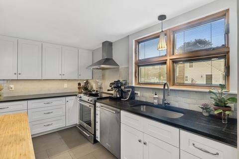 43 Shepard St, Marblehead, MA 01945 photo 5