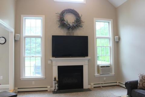 47 School St, Upton, MA 01568 photo 10
