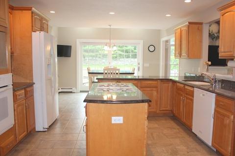 47 School St, Upton, MA 01568 photo 5