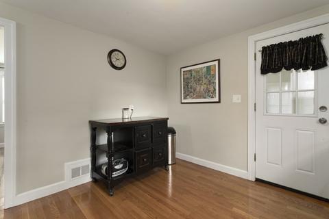 27 Elliott St, Danvers, MA 01923 photo 4