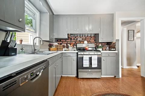 247 Dorset St, Springfield, MA 01108 photo 7