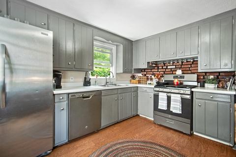 247 Dorset St, Springfield, MA 01108 photo 5