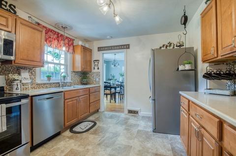 596 Roosevelt Ave, Springfield, MA 01118 photo 8