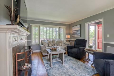 596 Roosevelt Ave, Springfield, MA 01118 photo 11