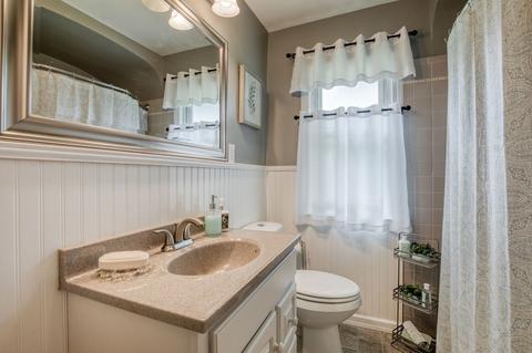 596 Roosevelt Ave, Springfield, MA 01118 photo 16