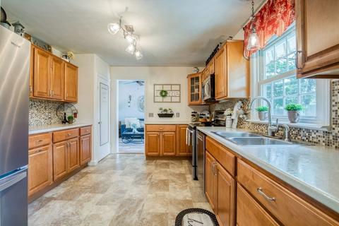 596 Roosevelt Ave, Springfield, MA 01118 photo 7