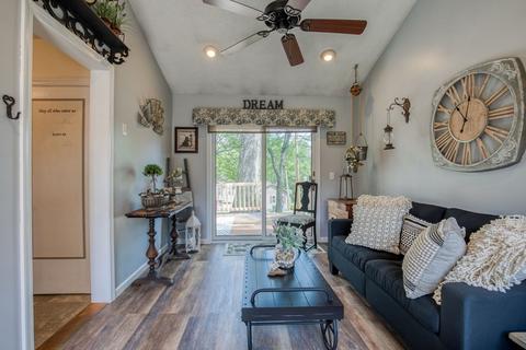 596 Roosevelt Ave, Springfield, MA 01118 photo 22
