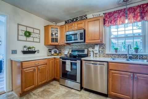 596 Roosevelt Ave, Springfield, MA 01118 photo 9