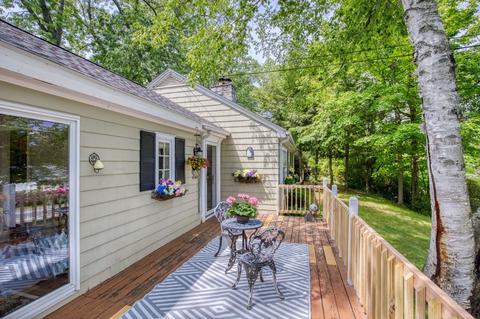 596 Roosevelt Ave, Springfield, MA 01118 photo 3