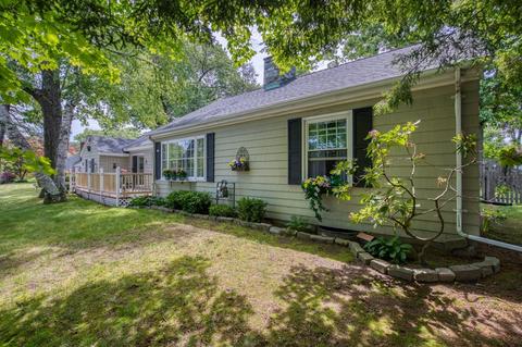 596 Roosevelt Ave, Springfield, MA 01118 photo 2