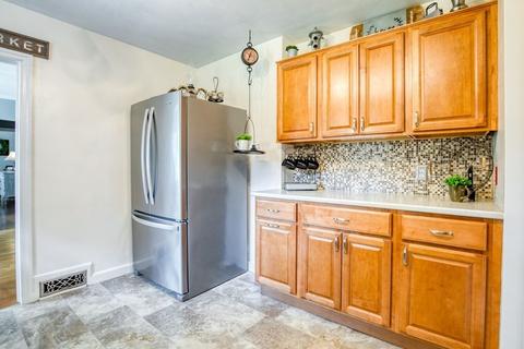 596 Roosevelt Ave, Springfield, MA 01118 photo 10