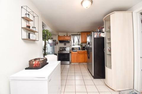 75 Wrentham Rd, Springfield, MA 01119 photo 8