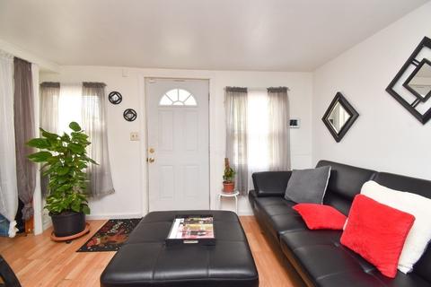 75 Wrentham Rd, Springfield, MA 01119 photo 4
