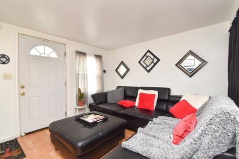 75 Wrentham Rd, Springfield, MA 01119 photo 3