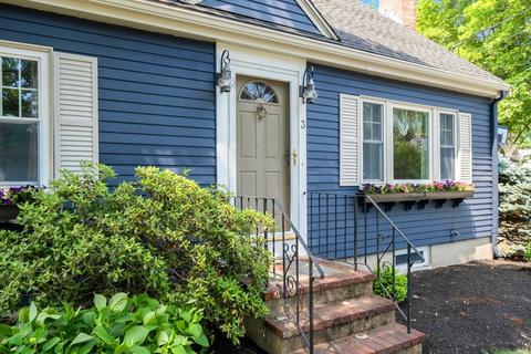 3 Lewis St, Reading, MA 01867 photo 3