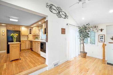 3 Lewis St, Reading, MA 01867 photo 5