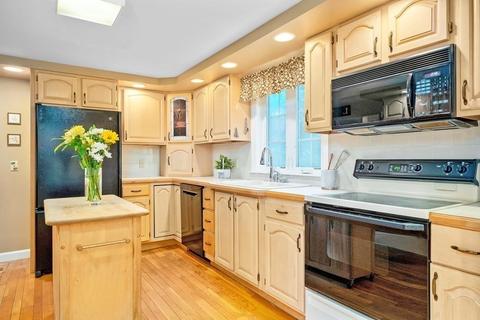 3 Lewis St, Reading, MA 01867 photo 8