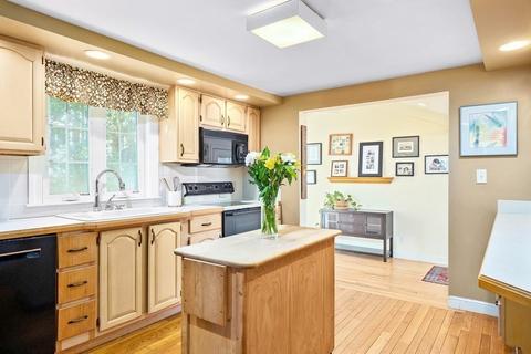 3 Lewis St, Reading, MA 01867 photo 7