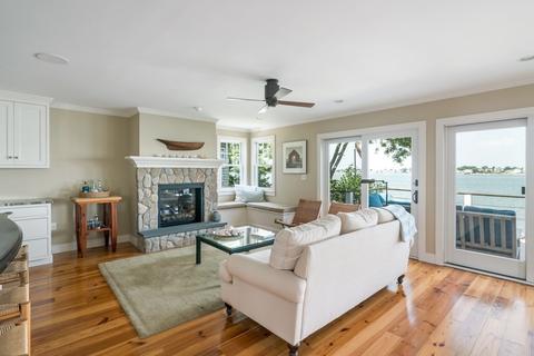 105 Hampton Cir, Hull, MA 02045 photo 4
