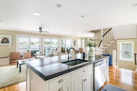 105 Hampton Cir, Hull, MA 02045 photo 7