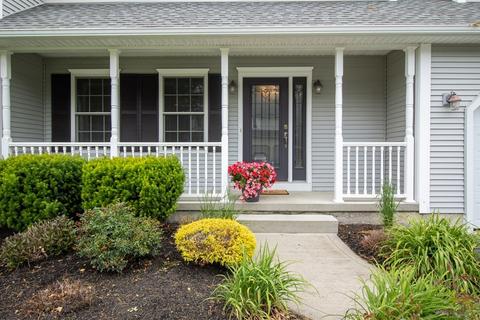 38 Barrington Dr, Springfield, MA 01129 photo 5