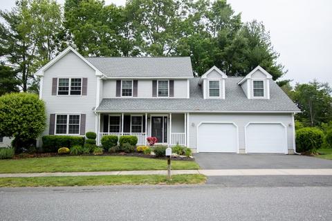 38 Barrington Dr, Springfield, MA 01129 photo 1