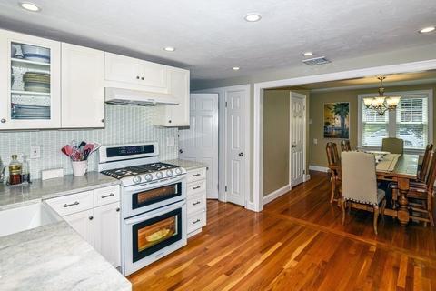 31 Pratt Ave, Dedham, MA 02026 photo 9