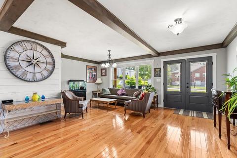 33 School St, Upton, MA 01568 photo 3