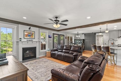 33 School St, Upton, MA 01568 photo 5