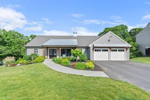 33 School St, Upton, MA 01568 photo 1