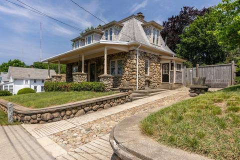 22 Taber St, Fairhaven, MA 02719 photo 1