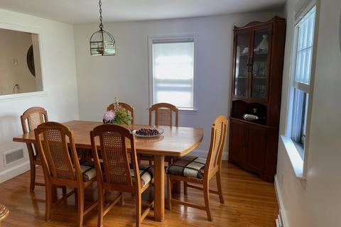7 Stacey Ct, Marblehead, MA 01945 photo 8