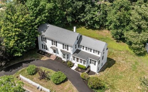 77 Forest St, Middleton, MA 01949 photo 2