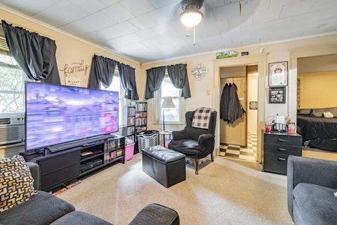 8 Maple St, Chicopee, MA 01020 photo 11