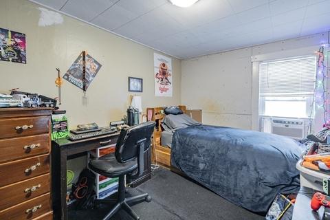 8 Maple St, Chicopee, MA 01020 photo 6