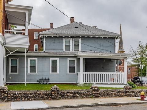 8 Maple St, Chicopee, MA 01020 photo 4