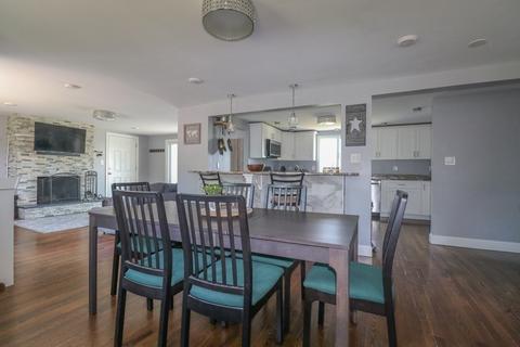 37 Mohawk St, Danvers, MA 01923 photo 4