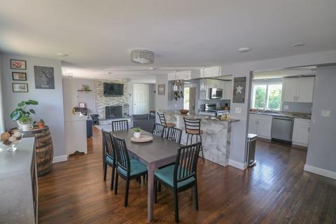 37 Mohawk St, Danvers, MA 01923 photo 3