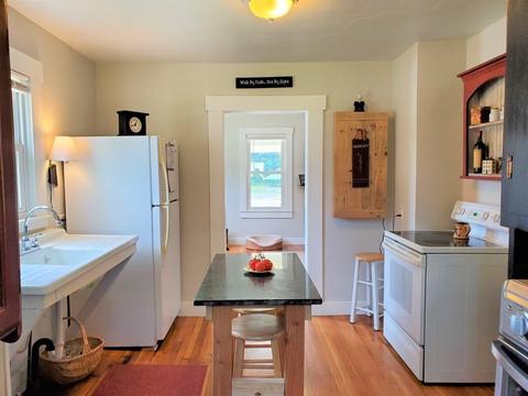 125 W Main St, Ware, MA 01082 photo 10