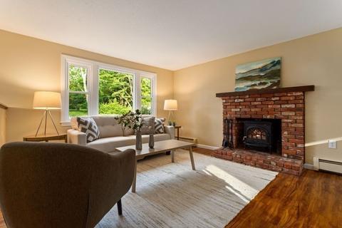 7 Bancroft St, Pepperell, MA 01463 photo 6