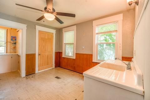 32 Bentley St, Springfield, MA 01108 photo 13
