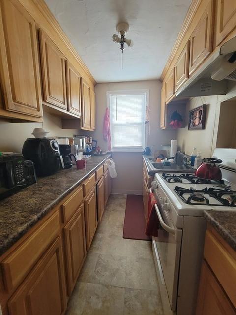 508 Palmer St, Fall River, MA 02721 photo 5