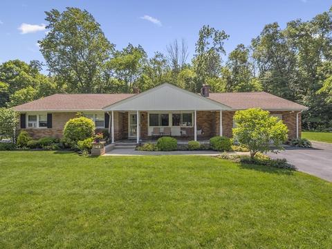 2 Wayne St, Raynham, MA 02767 photo 2