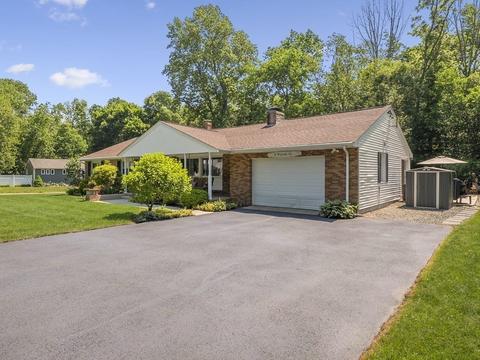 2 Wayne St, Raynham, MA 02767 photo 4