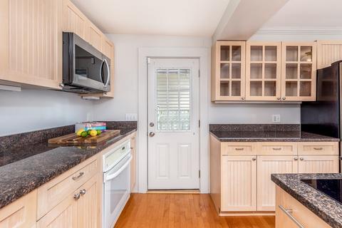 3 Lattimer St, Marblehead, MA 01945 photo 7