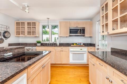 3 Lattimer St, Marblehead, MA 01945 photo 6