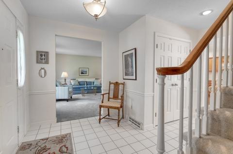 39 Venture Dr, Springfield, MA 01119 photo 4
