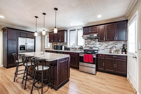 53 Parkside St, Springfield, MA 01104 photo 6
