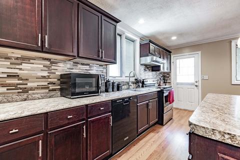 53 Parkside St, Springfield, MA 01104 photo 9