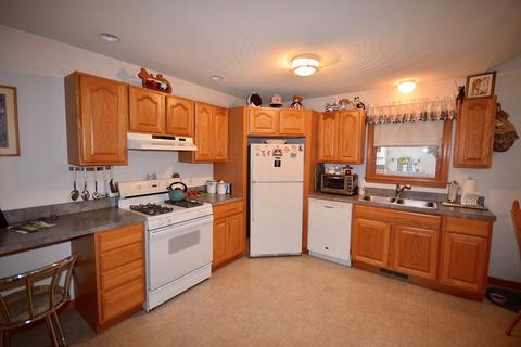 30 Herbert Ave, Springfield, MA 01119 photo 4